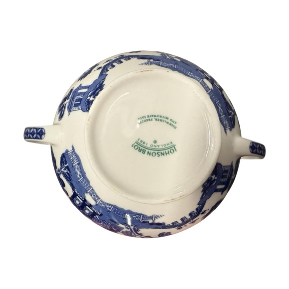 Johnson Brothers Willow Blue Sugar Bowl with Lid in Classic Blue Willow Pattern - Picture 5 of 10